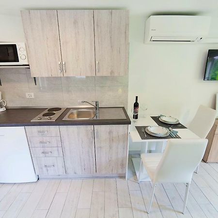 Apartmani Sandra Rovini Moscenice Exterior foto