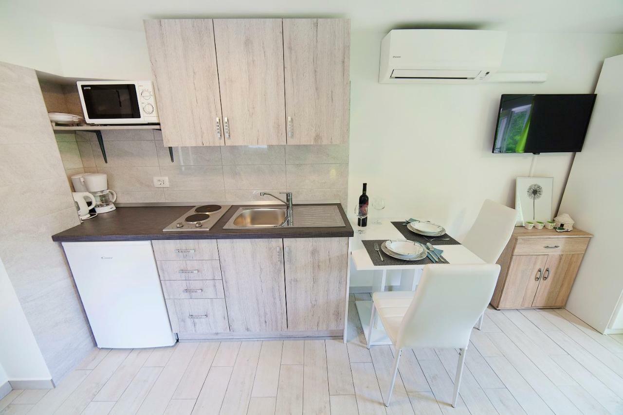 Apartmani Sandra Rovini Moscenice Exterior foto