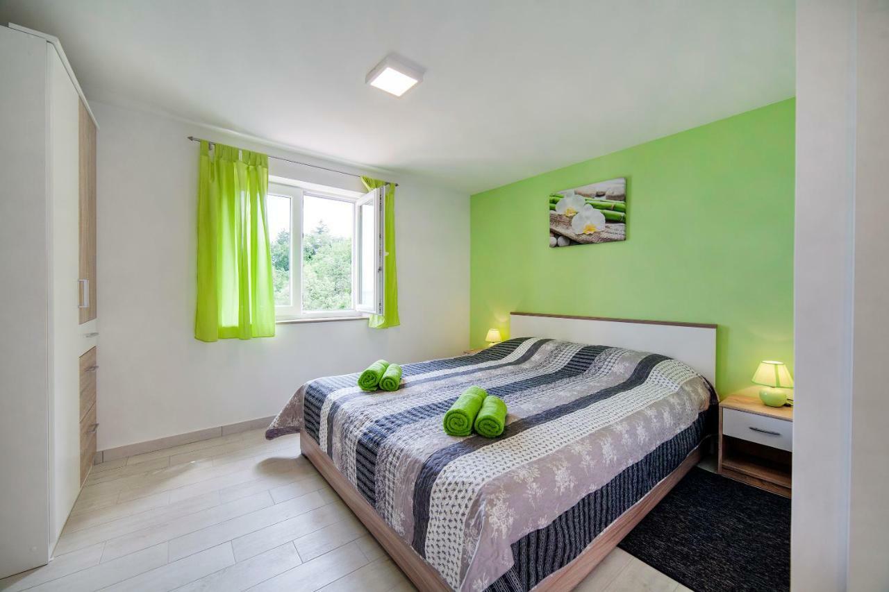 Apartmani Sandra Rovini Moscenice Exterior foto