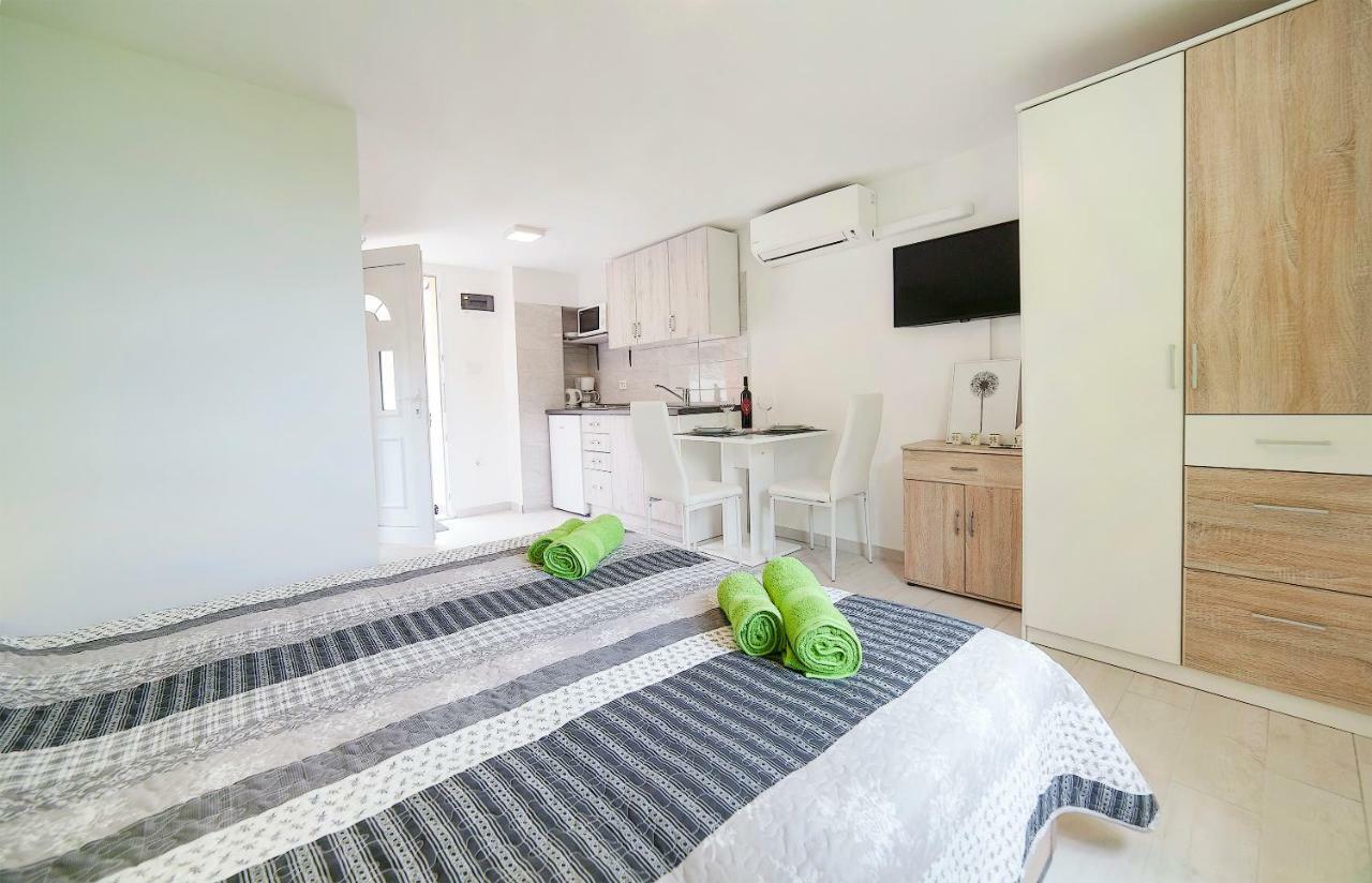 Apartmani Sandra Rovini Moscenice Exterior foto