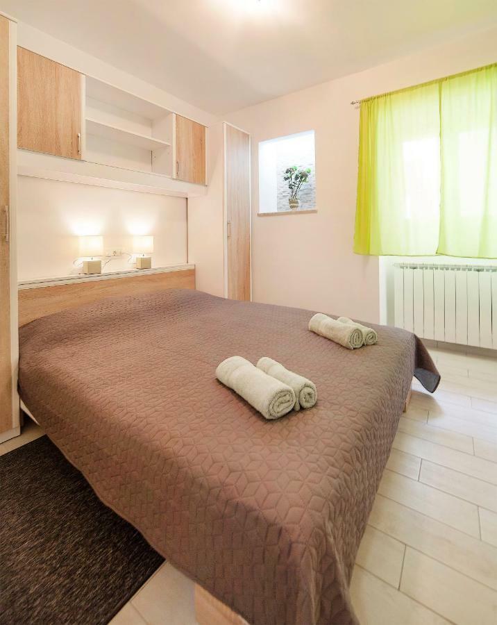 Apartmani Sandra Rovini Moscenice Exterior foto
