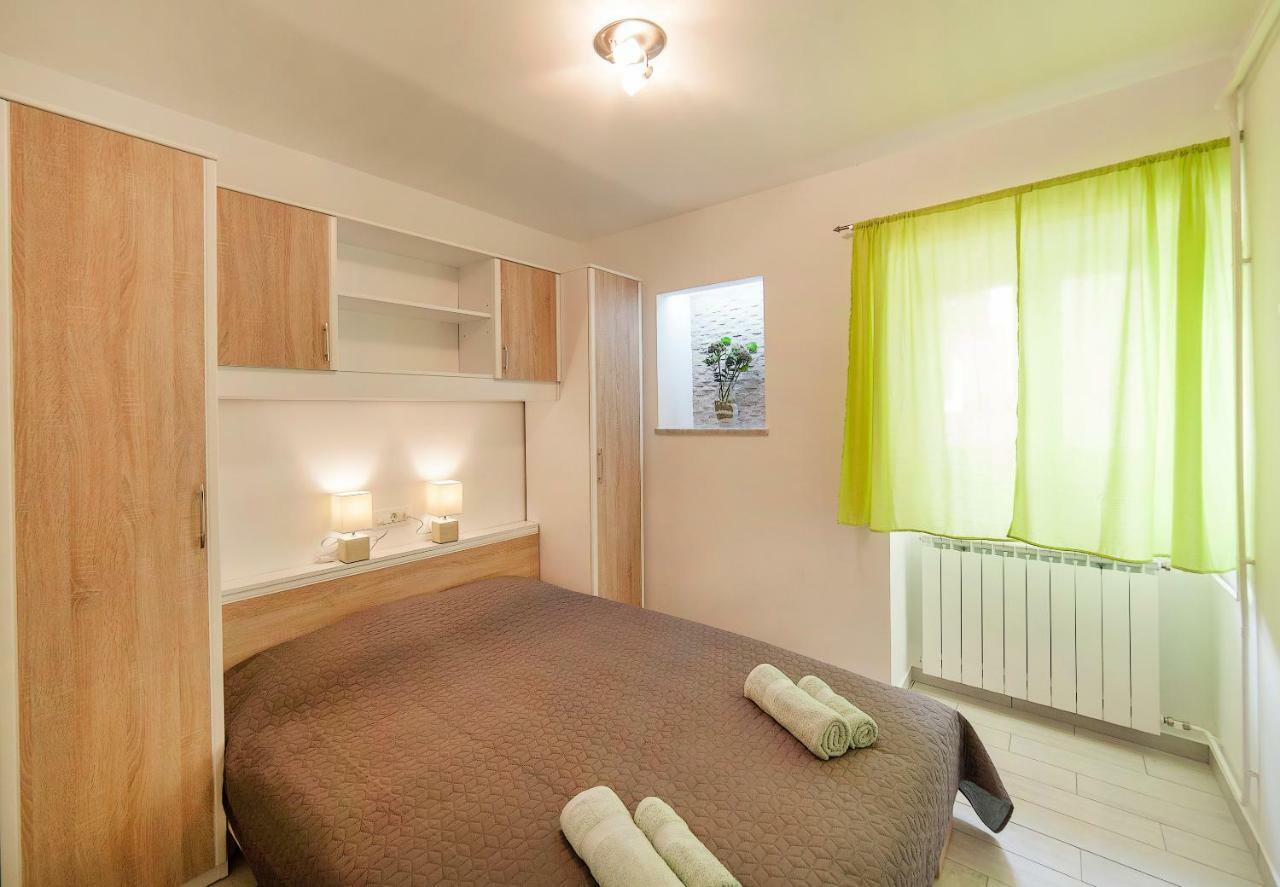 Apartmani Sandra Rovini Moscenice Exterior foto