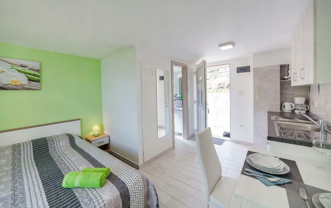 Apartmani Sandra Rovini Moscenice Exterior foto