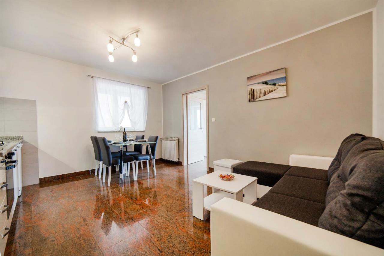Apartmani Sandra Rovini Moscenice Exterior foto