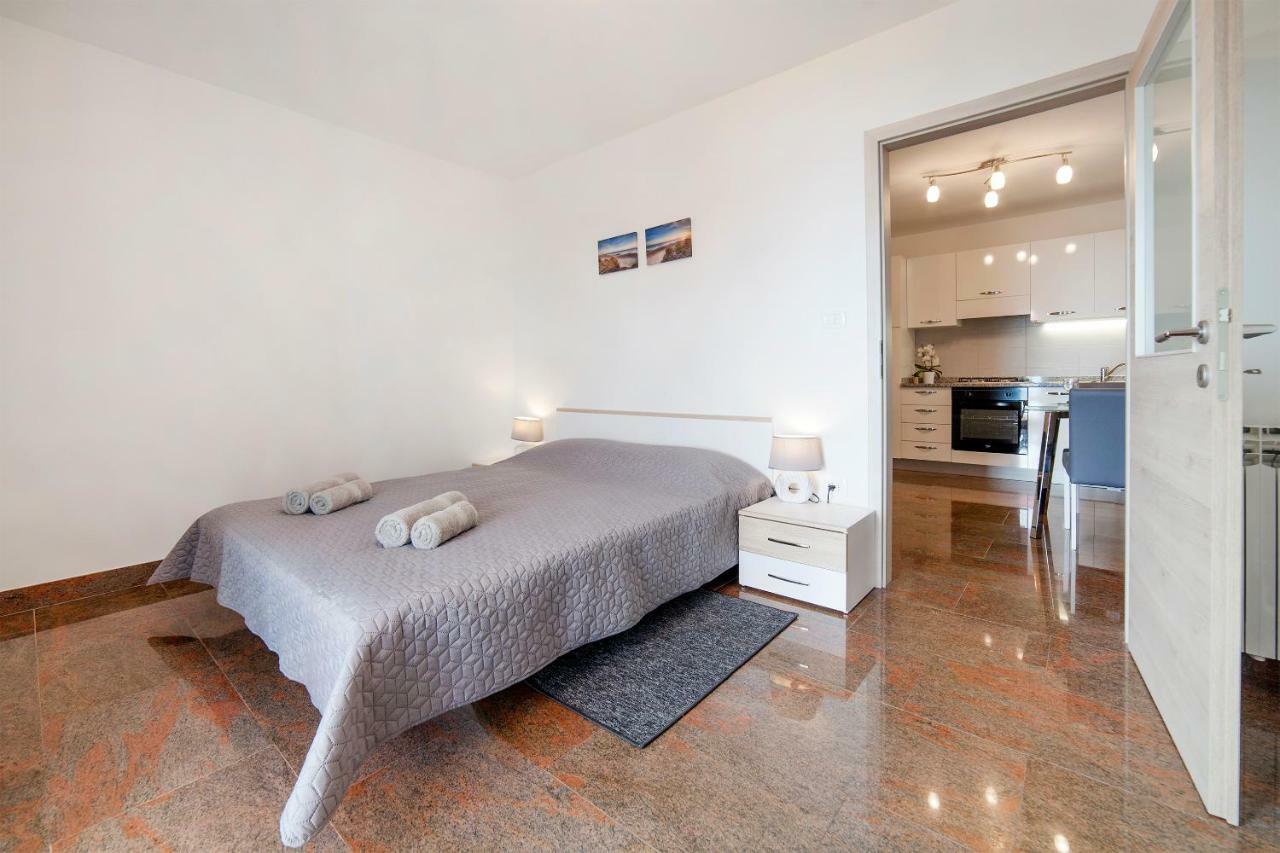Apartmani Sandra Rovini Moscenice Exterior foto