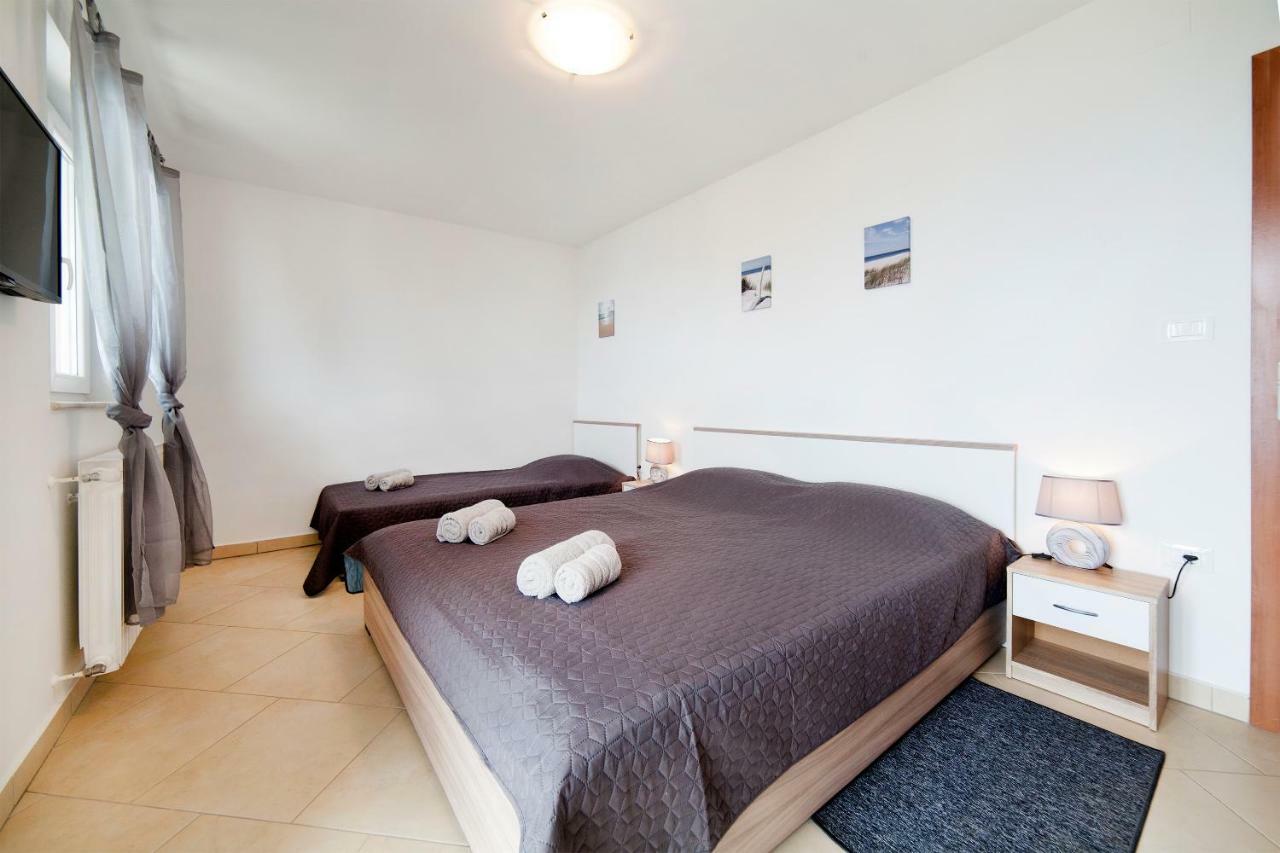 Apartmani Sandra Rovini Moscenice Exterior foto