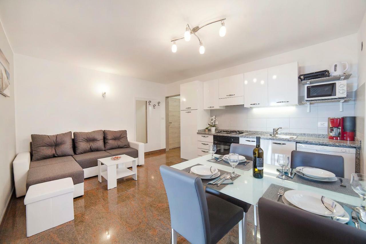 Apartmani Sandra Rovini Moscenice Exterior foto